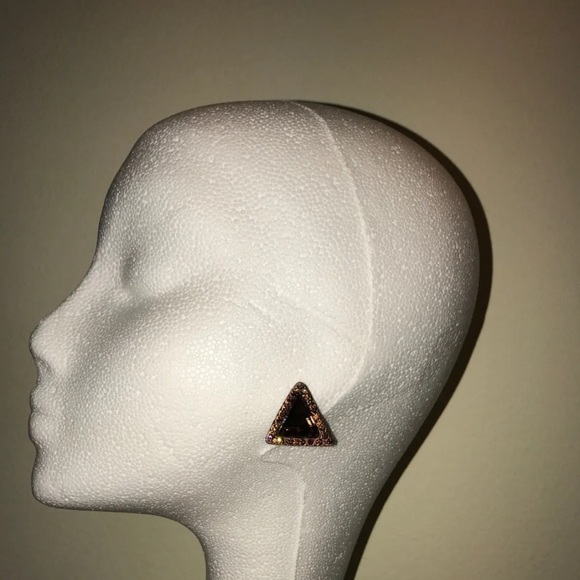 *SAMPLE* UNSIGNED CLARA KASAVINA TRIANGLE GOLDTONE/BRASSTONE CRYSTAL EARRINGS - Picture 2 of 4